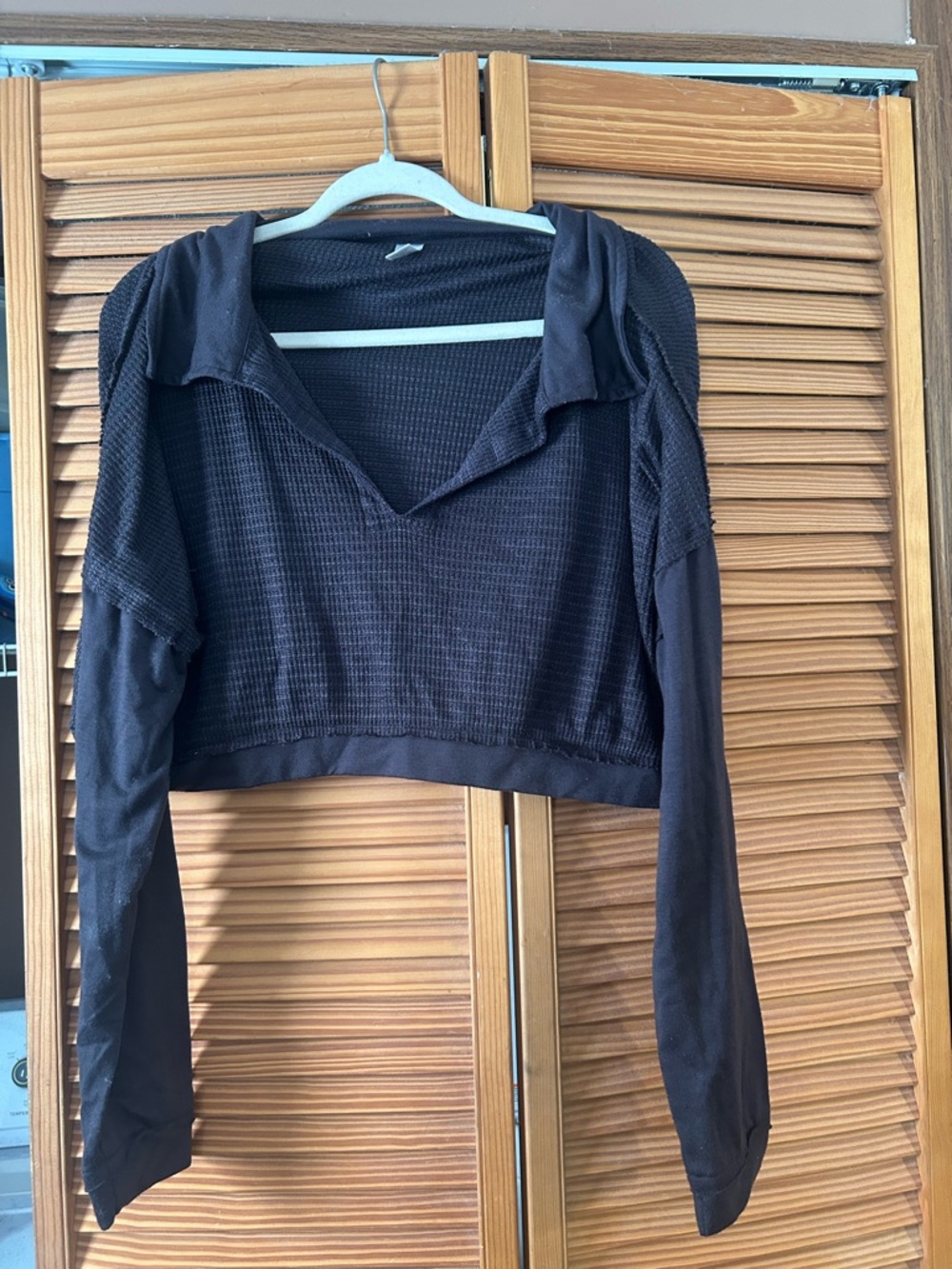 Cropped Long-Sleeve Top in Black